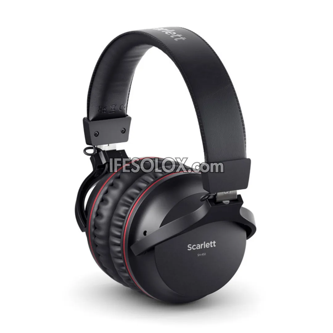 Focusrite Scarlett 2i2 4th Gen Studio with USB Audio Interface, Headphone, Microphone & XLR Cable - Brand New