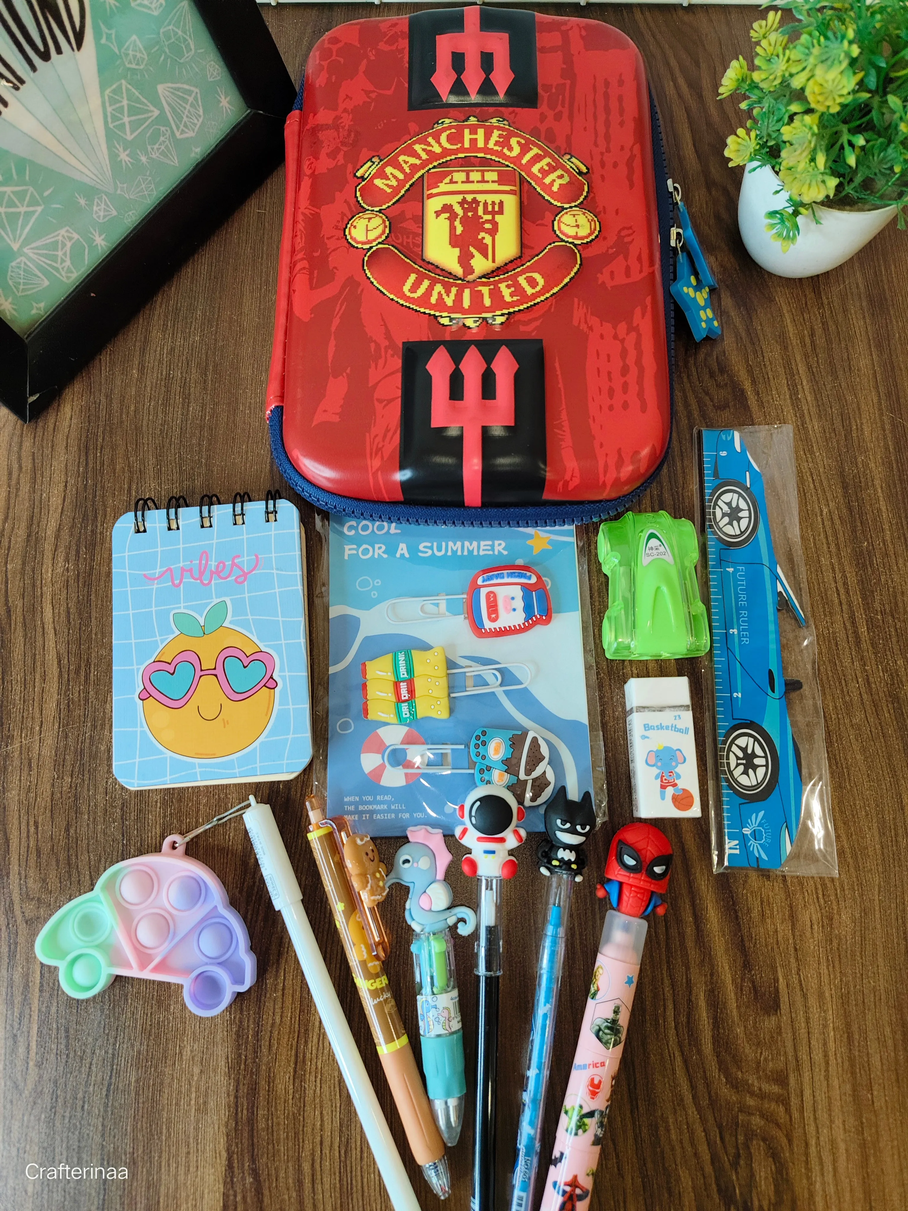Manchester United stationery hamper
