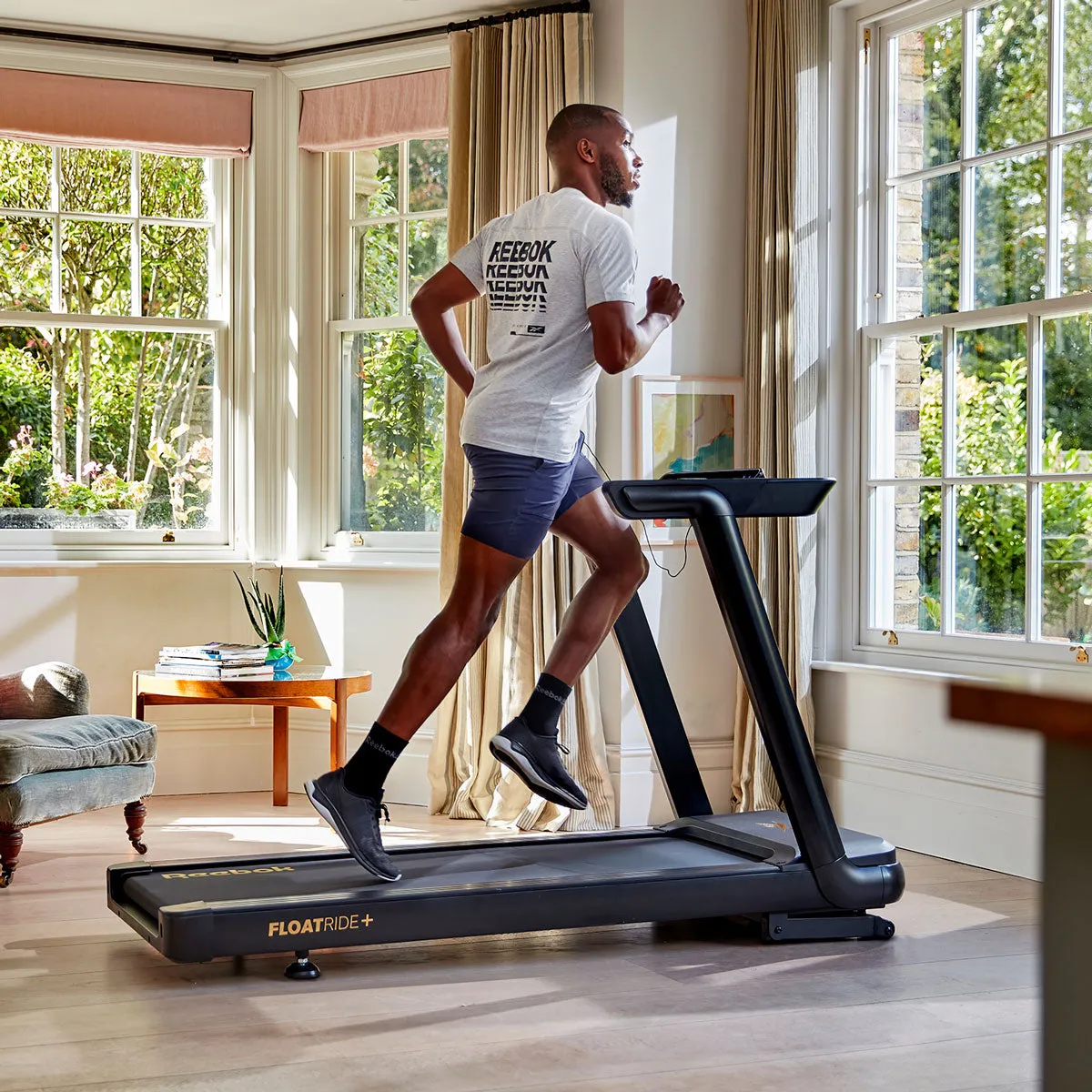 Reebok FR30z Float ride Treadmill in Black