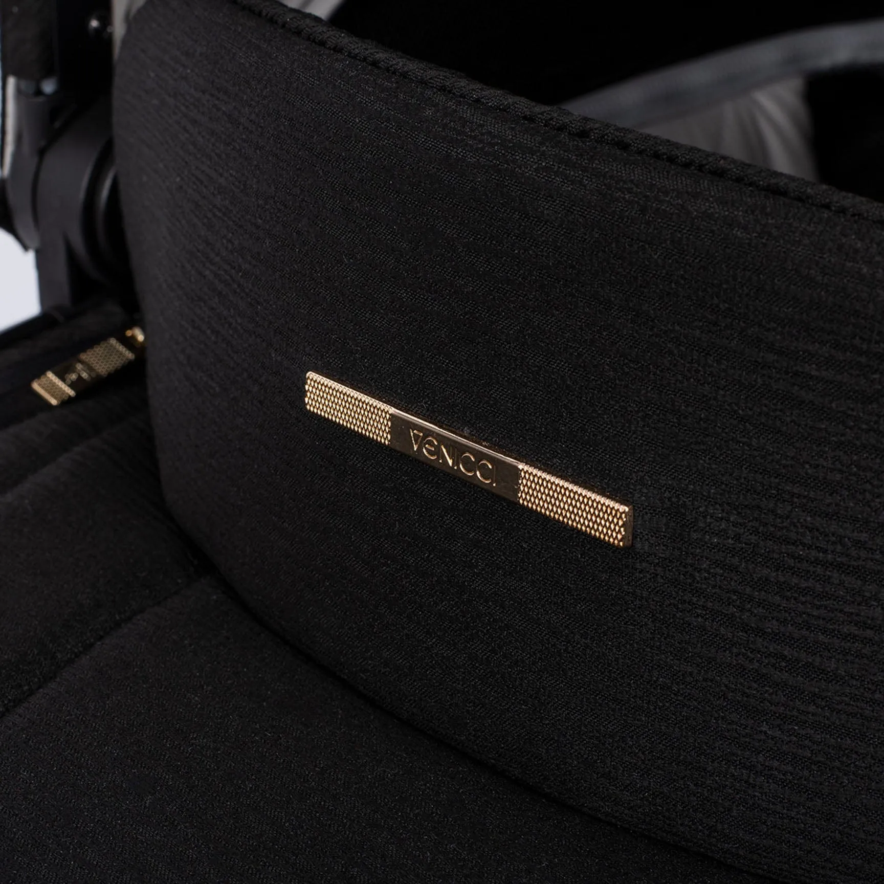 Venicci Tinum Upline Complete Travel System Bundle in All Black
