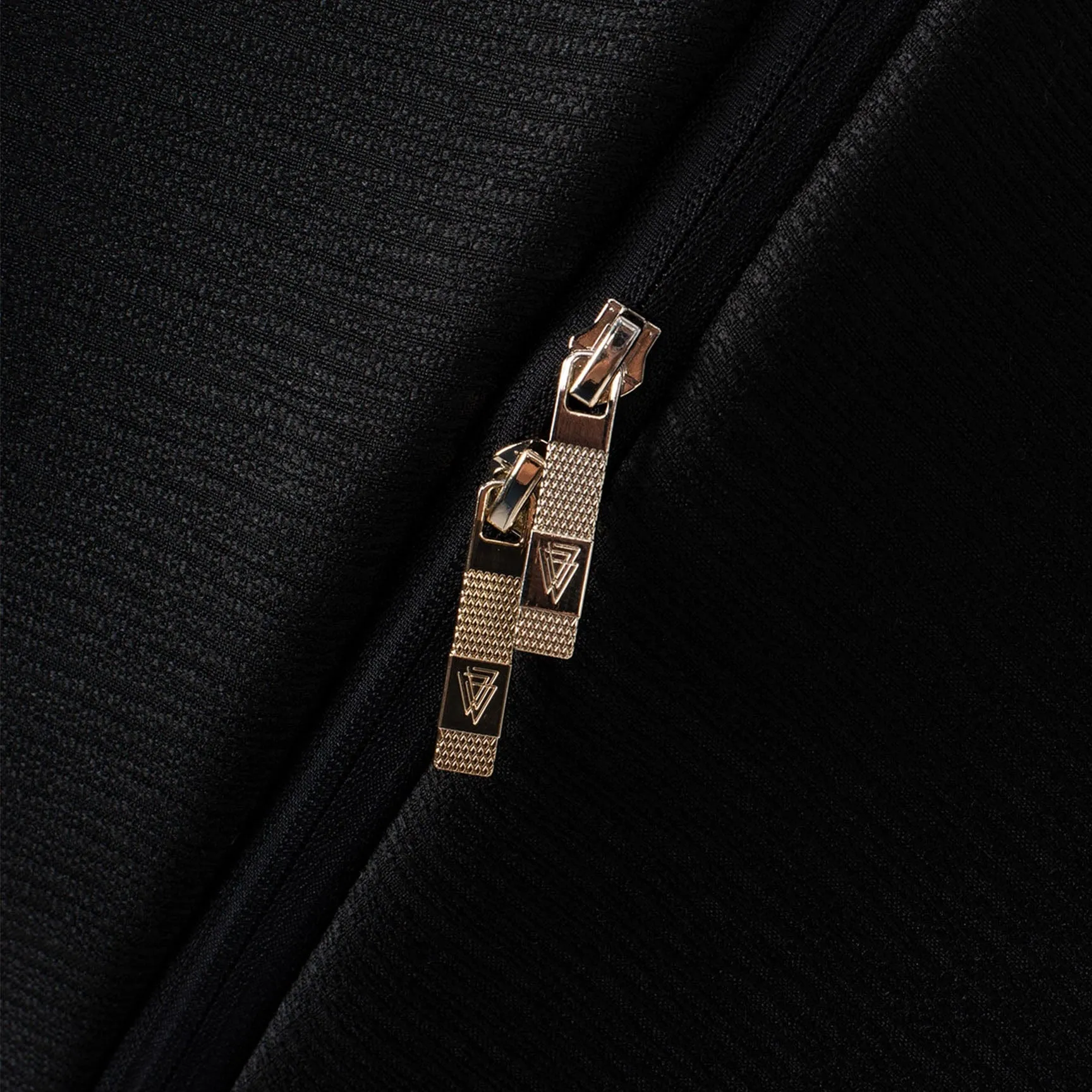 Venicci Tinum Upline Complete Travel System Bundle in All Black