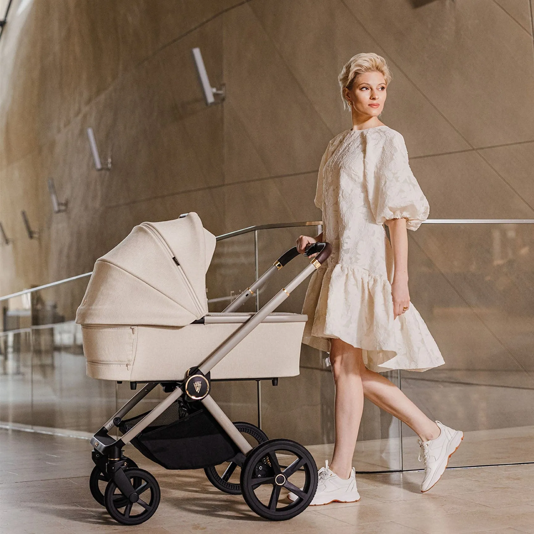 Venicci Tinum Upline Complete Travel System Bundle in Stone Beige